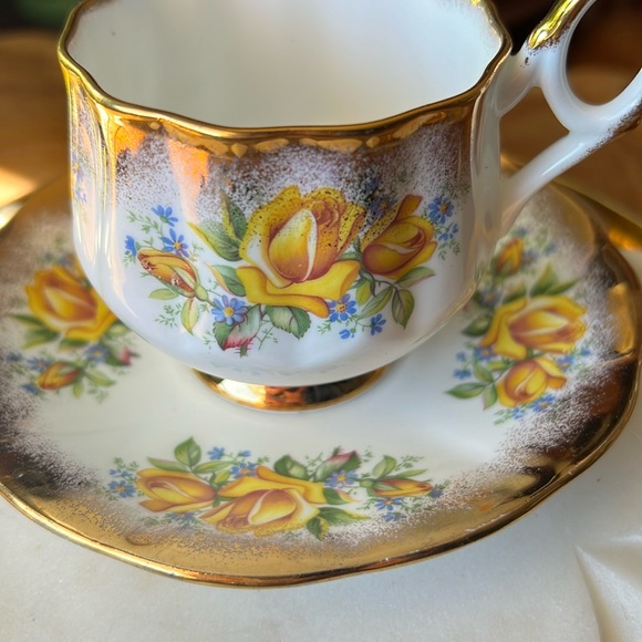 Vintage Elizabethan Gold + Yellow Floral England Fine Bone China Teacup + Saucer - Picture 13 of 13